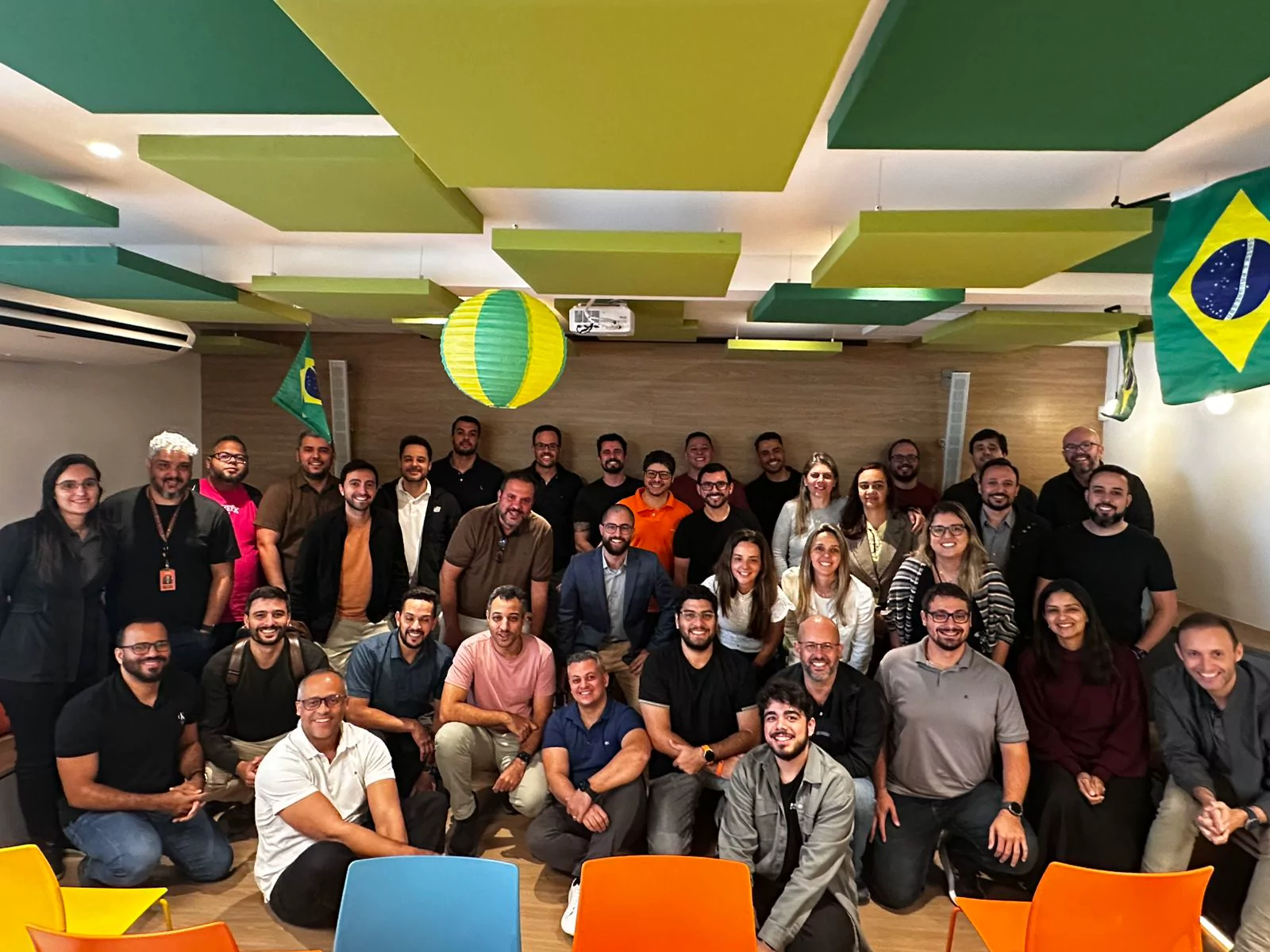 Time reunido depois de um treinamento corporativo